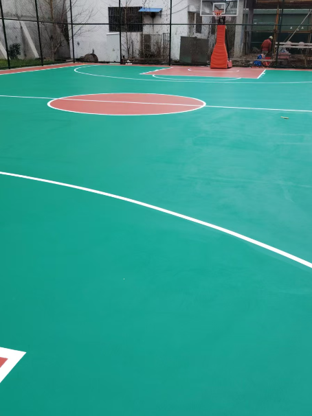 桐梓 球场长期使用易出现地面开裂